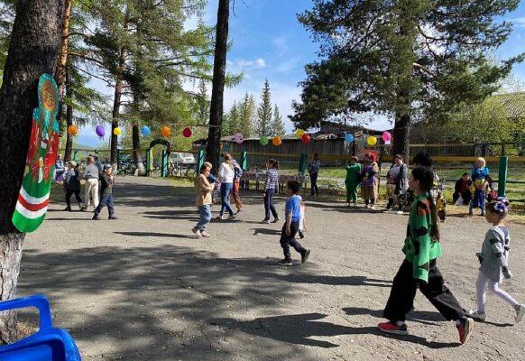 1 июня в парке “Лукоморье” прошла развлекательная программа ” Счастье, солнце, дружба – вот что детям нужно ” .